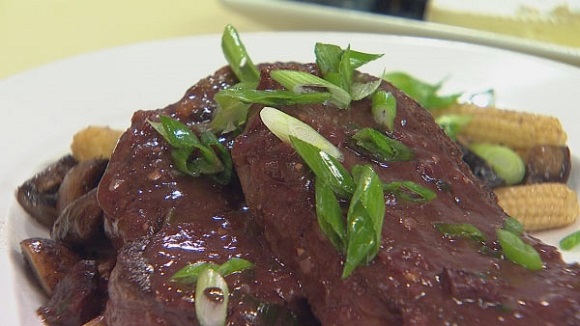 Sauteed beef with red miso sauce